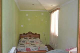 Хостелы Vachik Hostel Тбилиси Двухместный номер Делюкс с 1 кроватью (для 2 взрослых и 1 ребенка)-1